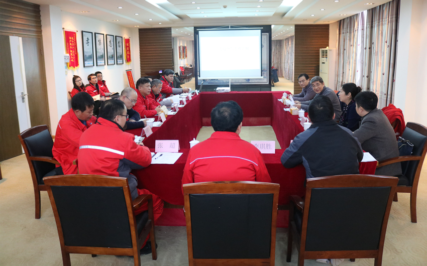 集团公司党委书记、董事长揭小健一行到高安公司慰问调研3_副本.jpg 集团公司党委书记、董事长揭小健一行到高安公司慰问调研3_副本.jpg