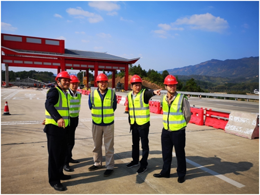 揭书记视察省界收费站照片.jpg 揭书记视察省界收费站照片.jpg