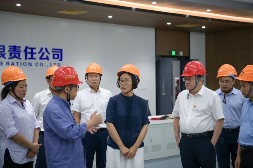 省委副书记、赣州市委书记吴忠琼深入信丰发电公司调研督导.jpeg 省委副书记、赣州市委书记吴忠琼深入信丰发电公司调研督导.jpeg