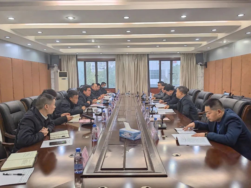 江西省应急管理厅二级巡视员李显明一行到江西省矿山救护总队调研.jpg 江西省应急管理厅二级巡视员李显明一行到江西省矿山救护总队调研.jpg