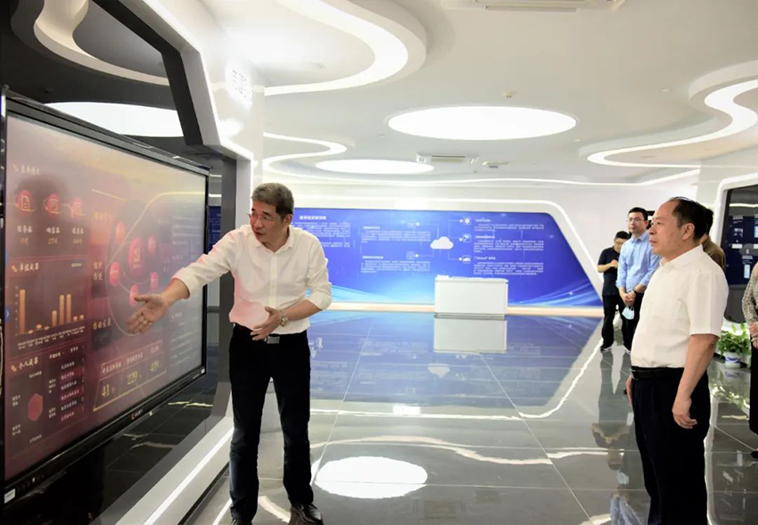 省委主题教育第八巡回指导组组长杨贵平到集团公司调研指导工作-1.jpg 省委主题教育第八巡回指导组组长杨贵平到集团公司调研指导工作-1.jpg