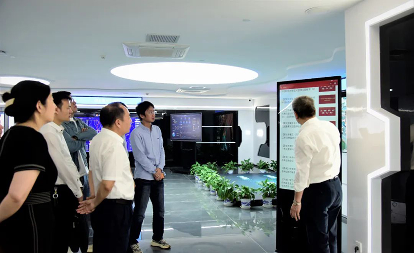 省委主题教育第八巡回指导组组长杨贵平到集团公司调研指导工作-2.jpg 省委主题教育第八巡回指导组组长杨贵平到集团公司调研指导工作-2.jpg