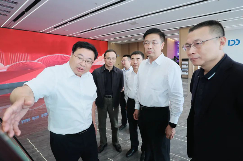 任珠峰在赣江新区调研-1.jpg 任珠峰在赣江新区调研-1.jpg