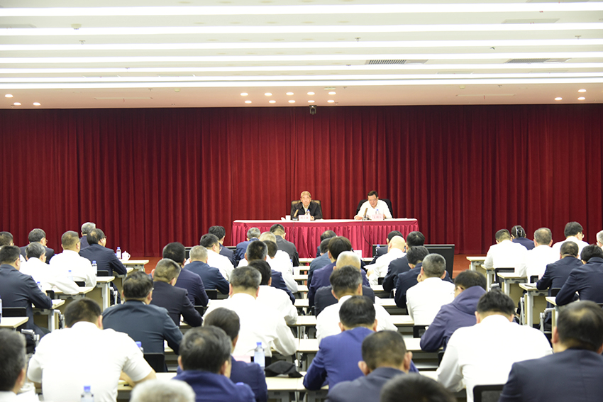 集团公司举办深入贯彻中央八项规定精神学习教育读书班暨党委理论学习中心组集体学习会.jpg 集团公司举办深入贯彻中央八项规定精神学习教育读书班暨党委理论学习中心组集体学习会.jpg